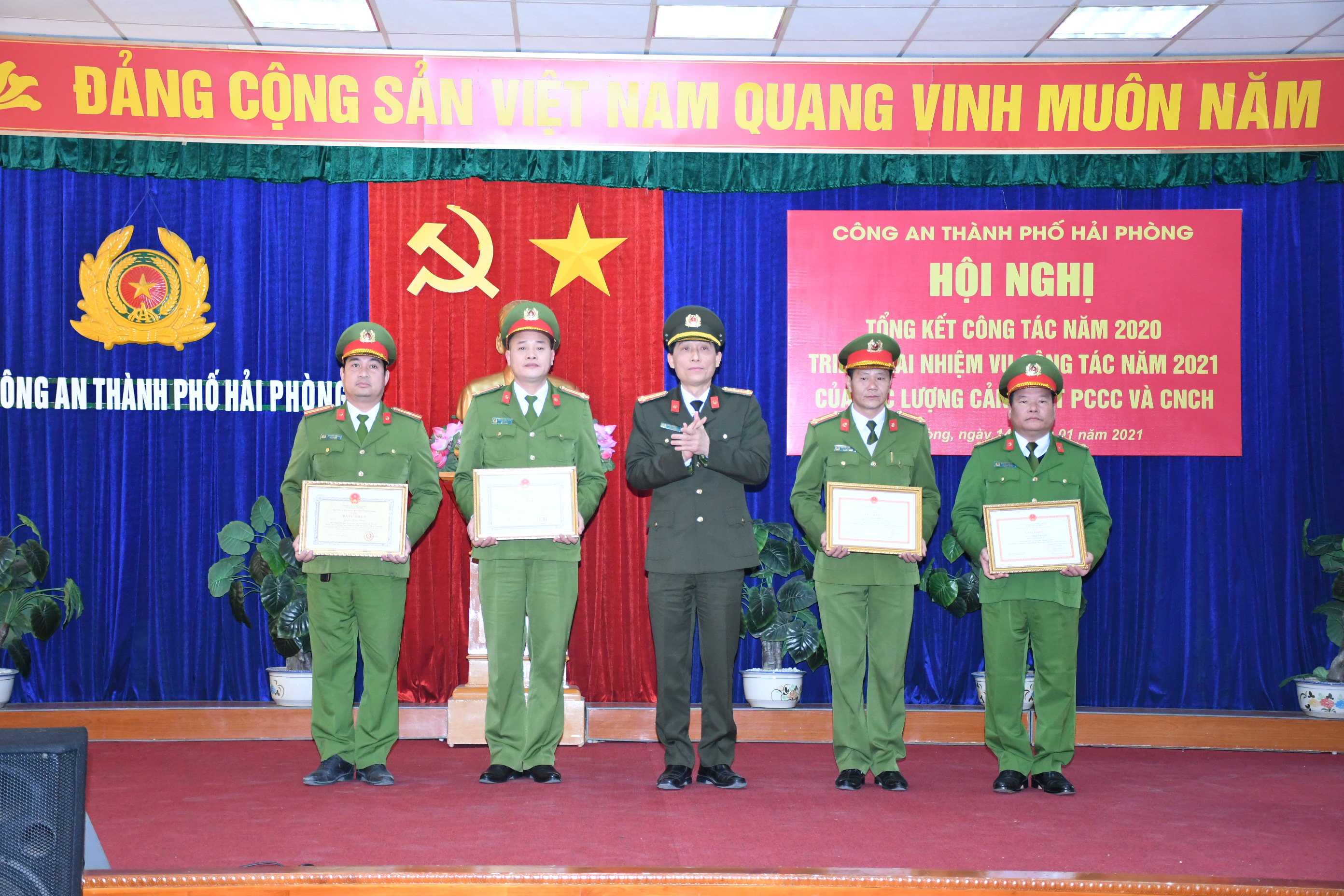 Lực lượng Cảnh sát Phòng cháy cháy chữa cháy và cứu nạn cứu hộ triển khai nhiệm vụ công tác năm 2021